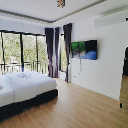 Parada Ayutthaya Pak Kran Esterno foto