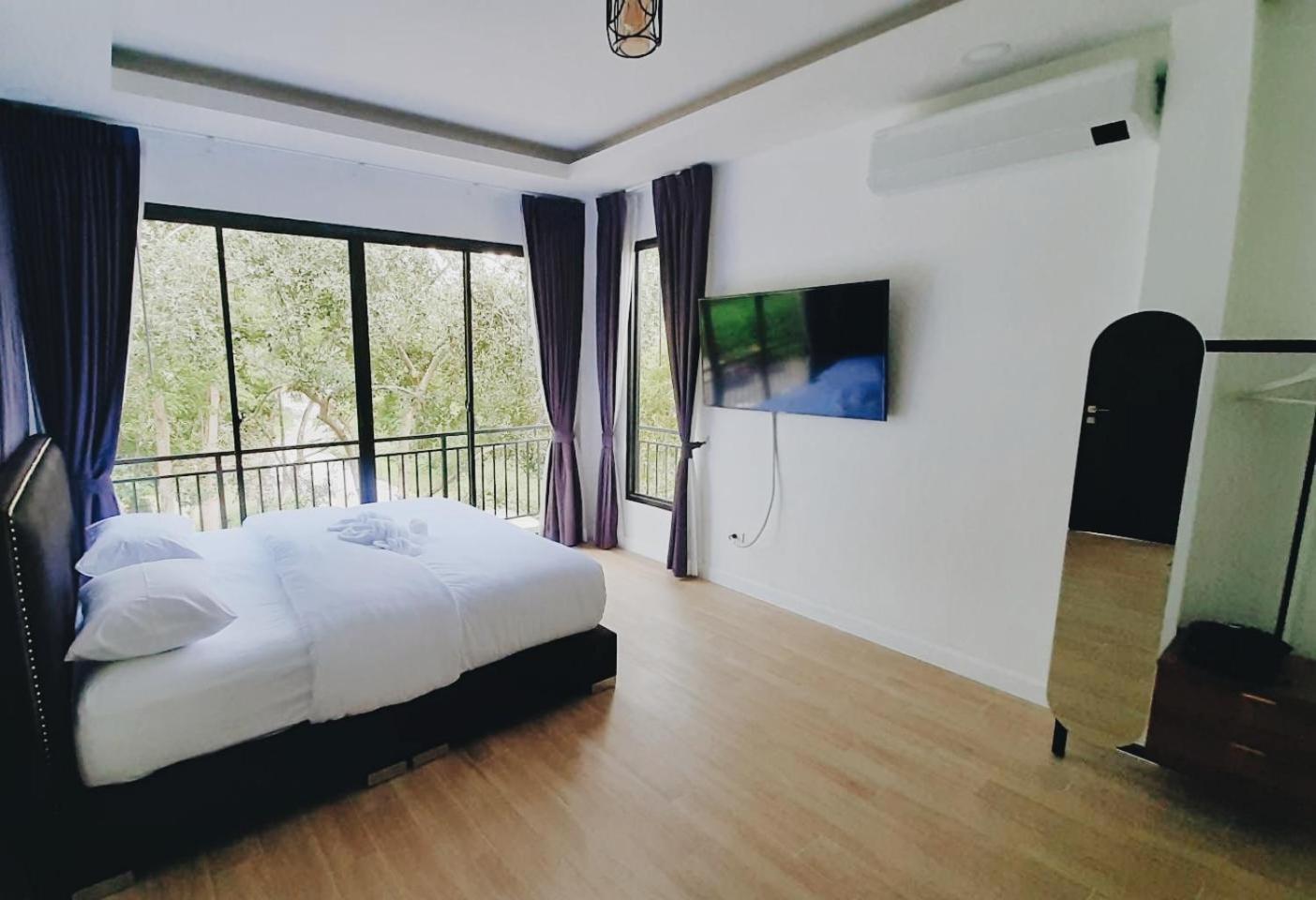 Parada Ayutthaya Pak Kran Esterno foto